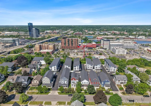 image of 621 Fairview Ave, Grand Rapids, MI 49503