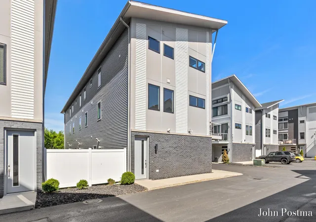 image of 621 Fairview Ave #1, Grand Rapids, MI 49503 | MLS# 70536786