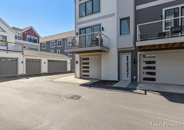 image of 621 Fairview Ave #1, Grand Rapids, MI 49503 | MLS# 70536786