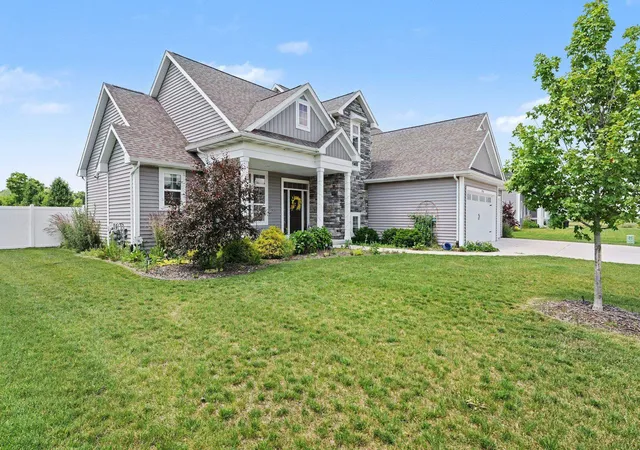 2nd image of 4716 N West View Dr, Bay City, MI 48706 | MLS# 50219543