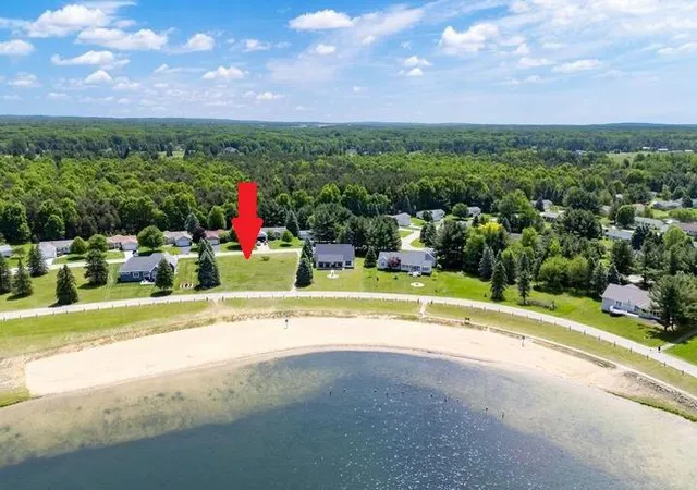 Homes for sale in Canadian Lakes, MI | 7889 Sunset Shores Dr, Canadian Lakes, MI 49346 | MLS# 70517454