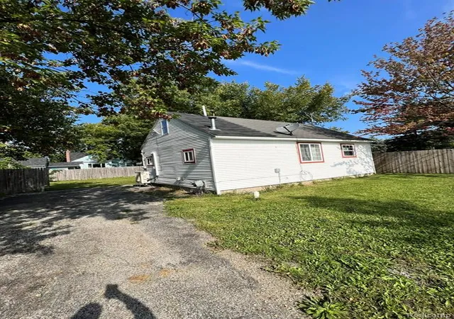 2nd image of 2221 Salt St, Saginaw, MI 48602 | MLS# 60399269