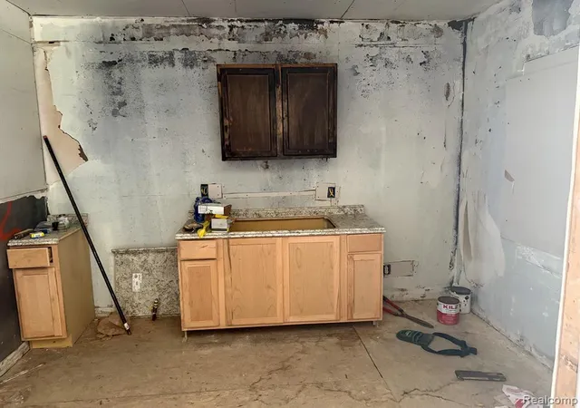 2nd image of 13160 Montville Pl, Detroit, MI 48238 | MLS# 60982619