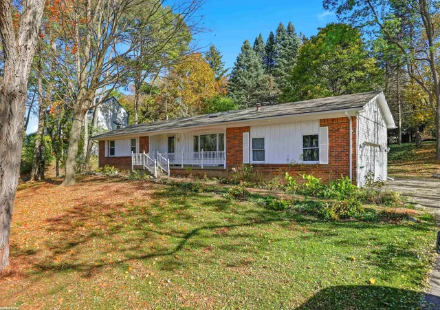 Photo 2 of Sale Pending at 1901 Orion Rd, Oakland, MI 48363 | MLS# 50192328 | Listing updated on 2025-10-30