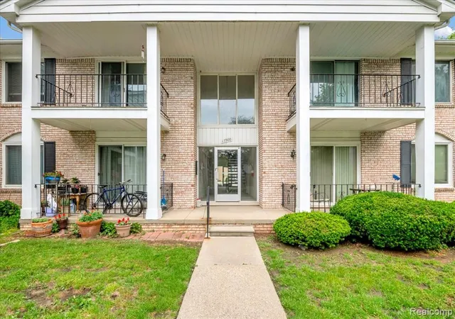 Homes for sale in Sterling Heights, MI | 13900 Camelot Dr #84, Sterling Heights, MI 48312 | MLS# 61002141