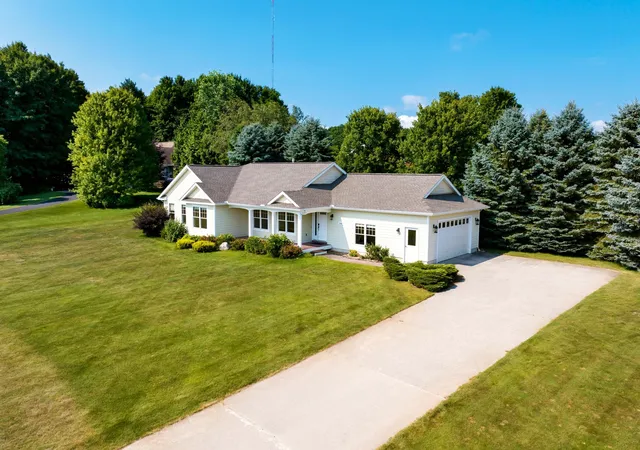 2nd image of 5162 Stonefield Dr, Traverse City, MI 49684 | MLS# 80072072