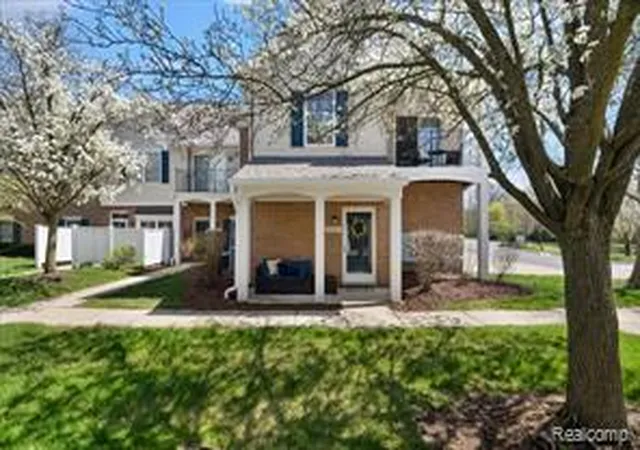 Homes for sale in Waterford, MI | 2880 Cottonwood Dr #c, Waterford, MI 48328 | MLS# 61009443