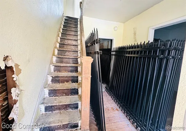 2nd image of 104 Mount Vernon St, Detroit, MI 48202 | MLS# 60294897