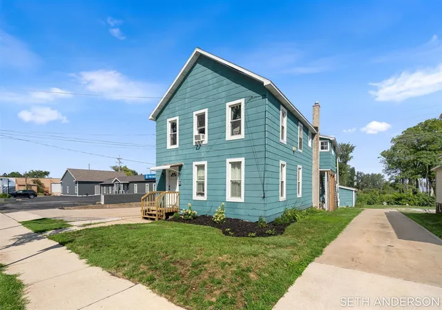 Photo 2 of Sale Pending at 1748 Lakeshore Dr, Muskegon, MI 49441 | MLS# 70553823 | Listing updated on 2026-09-10