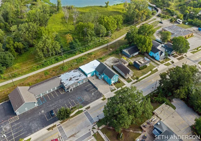 Photo 3 of Sale Pending at 1748 Lakeshore Dr, Muskegon, MI 49441 | MLS# 70553823 | Listing updated on 2026-09-10