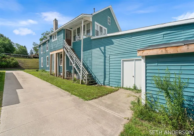 Listing Photo 5 - Condo for sale in building located at 1748 Lakeshore Dr, Muskegon, MI 49441-1641