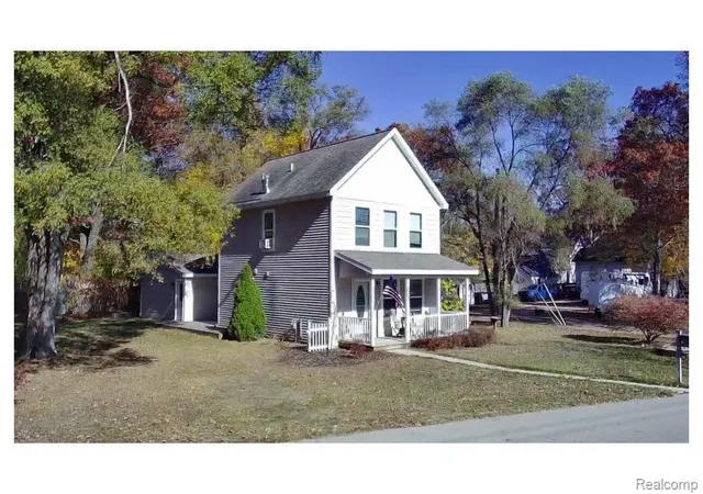 3rd image of 863 Boyd Ave, Traverse City, MI 49686 | MLS# 60353327