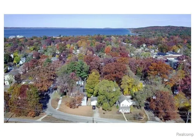 4th image of 863 Boyd Ave, Traverse City, MI 49686 | MLS# 60353327
