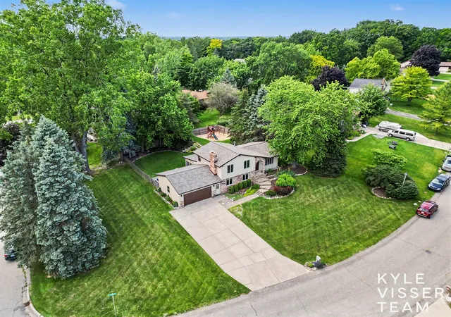 Homes for sale in Grand Rapids, MI | 3305 Olderidge Dr, Grand Rapids, MI 49525 | MLS# 70541172