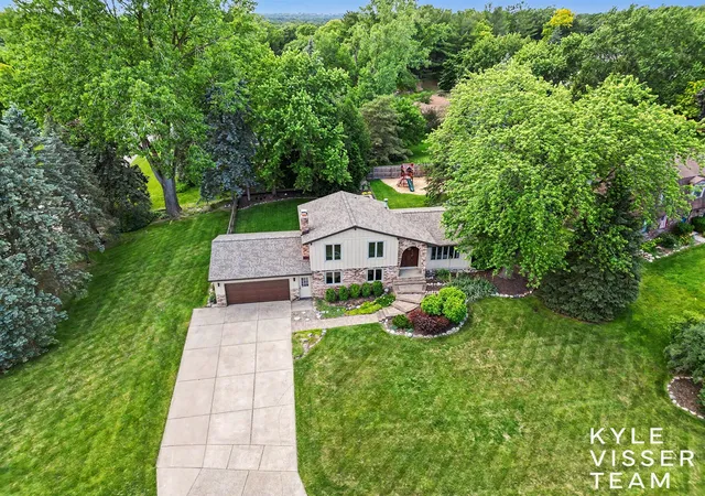 Homes for sale in Grand Rapids, MI | 3305 Olderidge Dr, Grand Rapids, MI 49525 | MLS# 70541172
