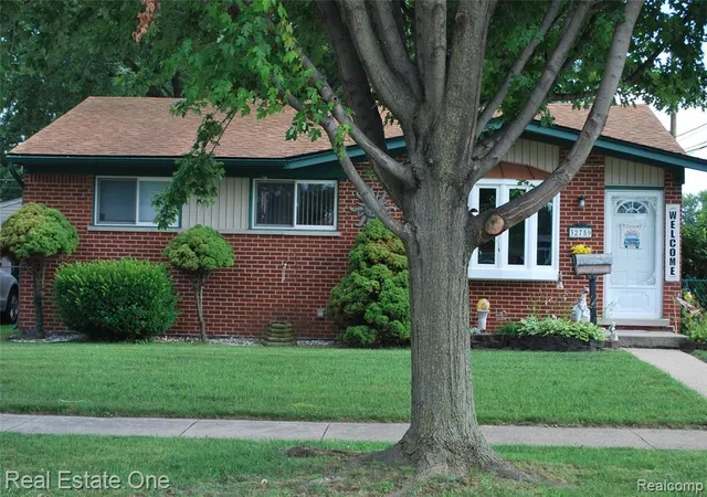 Photo 2 of Single family home for sale at 32759 Birchwood St, Westland, MI 48186 7903 | MLS# 61009487 | Listing updated on 2026-10-26