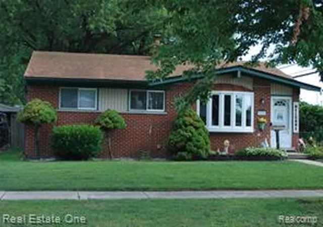 Homes for sale in Westland, MI | 32759 Birchwood St, Westland, MI 48186 | MLS# 61009487