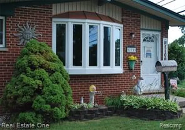 Homes for sale in Westland, MI | 32759 Birchwood St, Westland, MI 48186 | MLS# 61009487