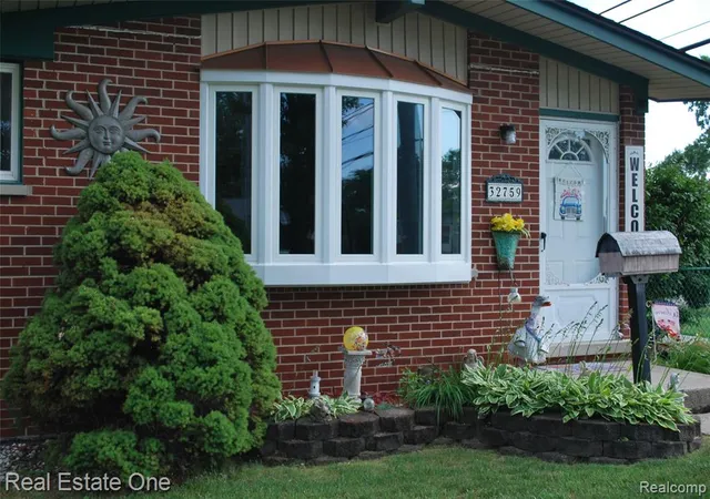 Photo 4 of Single family home for sale at 32759 Birchwood St, Westland, MI 48186 7903 | MLS# 61009487 | Listing updated on 2026-10-26