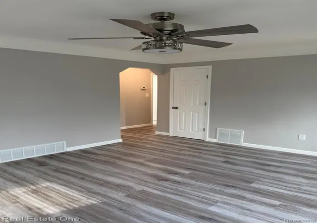 Homes for sale in Lincoln Park, MI | 1827 Ford Blvd, Lincoln Park, MI 48146 | MLS# 61007190