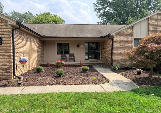 Photo 4 of Sale Pending at 21225 Parklane St, Farmington Hills, MI 48335 | MLS# 60994677 | Listing updated on 2026-08-06