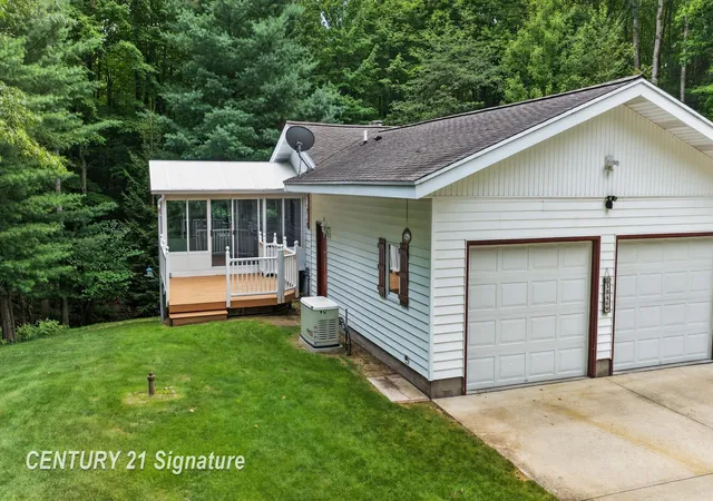 Photo 3 of Sale Pending at 3846 E Monroe Rd, Midland, MI 48642 | MLS# 50219531 | Listing updated on 2026-09-11