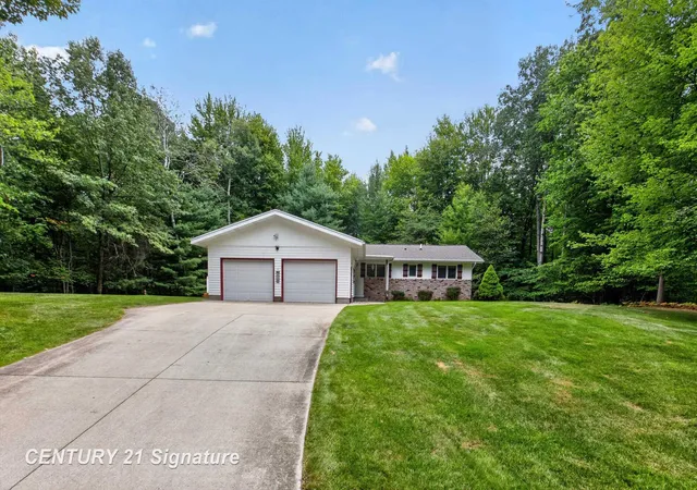 Photo 4 of Sale Pending at 3846 E Monroe Rd, Midland, MI 48642 | MLS# 50219531 | Listing updated on 2026-09-11