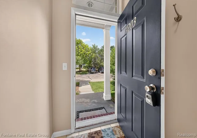 Listing Photo 4 - Condo for sale in building located at 14203 Adri Cir, Walled Lake, MI 48390