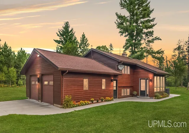 Photo 2 of Sale Pending at N4922 County 607 Rd, Iron Mountain, MI 49801 | MLS# 50220059 | Listing updated on 2026-09-08