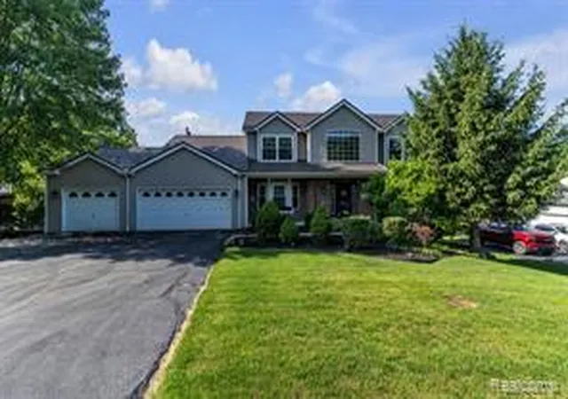 Homes for sale in Commerce Township, MI | 3955 Forest Edge Dr, Commerce Township, MI 48382 | MLS# 61008258