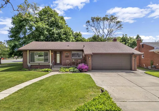 1st image of 27407 Buckingham St, Livonia, MI 48154 | MLS# 70469276