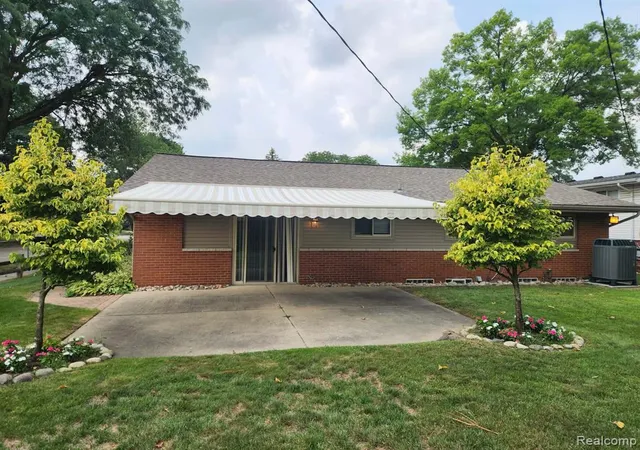 Photo 2 of Single family home for sale at 14712 Park St, Livonia, MI 48154 5157 | MLS# 61023538 | Listing updated on 2026-08-23