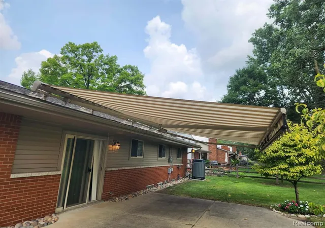 Photo 3 of Sale Pending at 14712 Park St, Livonia, MI 48154 5157 | MLS# 61023538 | Listing updated on 2026-09-18