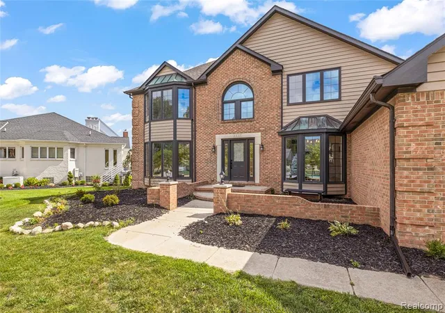 Photo 2 of Single family home for sale at 8828 Grace St, Shelby Twp, MI 48317 1735 | MLS# 61024609 | Listing updated on 2026-08-27