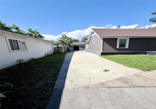 3rd image of 8661 Dodge Ave, Warren, MI 48089 2403 | MLS# 61004615