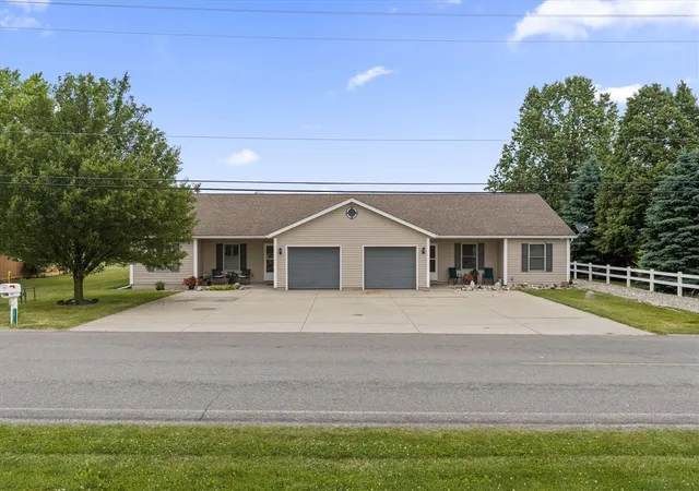 Homes for sale in Cassopolis, MI | 22710 Diamond Cove St, Cassopolis, MI 49031 | MLS# 70537349