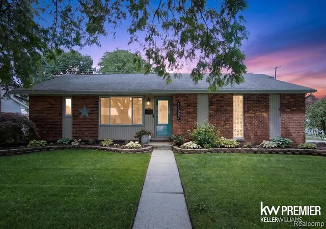 Homes for sale in Livonia, MI | 14087 Golfview St, Livonia, MI 48154 | MLS# 61005251