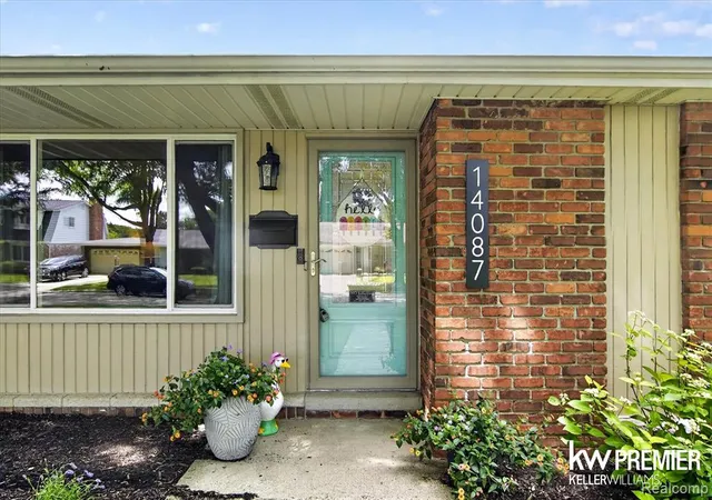 Homes for sale in Livonia, MI | 14087 Golfview St, Livonia, MI 48154 | MLS# 61005251