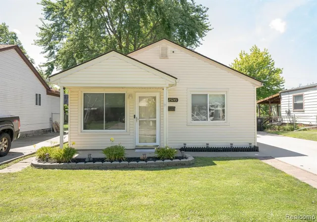 1st image of 25245 Rose St, Roseville, MI 48066 | MLS# 60923146