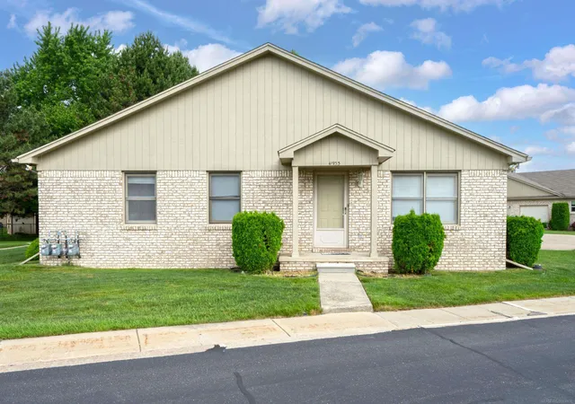 5th image of 41933 King Edward Ct, Clinton Township, MI 48038 | MLS# 50211258