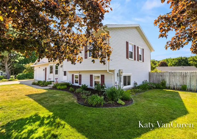 Photo 2 of Sale Pending at 6091 Rogue River Meadows Dr, Belmont, MI 49306 | MLS# 70545832 | Listing updated on 2026-07-24