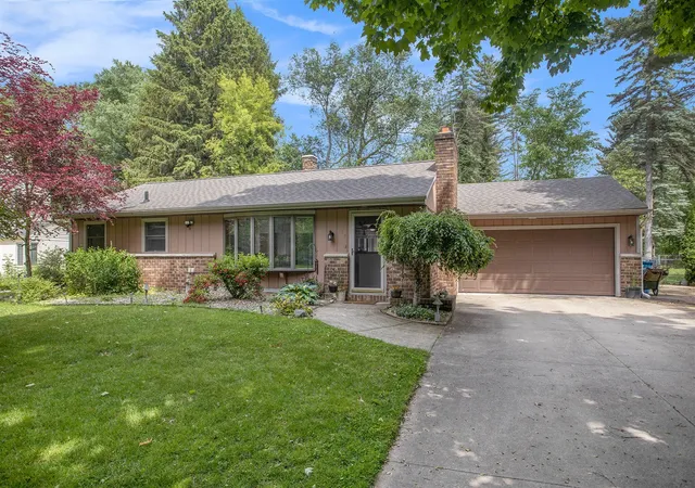 Photo 1 of Single family home for sale at 219 W Hamilton Ln, Battle Creek, MI 49015 | MLS# 70473963 | Listing updated on 2025-08-28