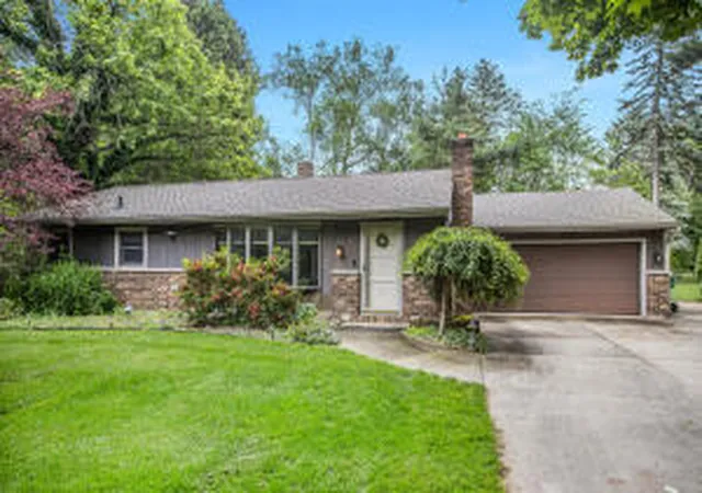 Photo 3 of Single family home for sale at 219 W Hamilton Ln, Battle Creek, MI 49015 | MLS# 70473963 | Listing updated on 2025-08-28