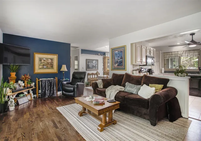 Photo 4 of Single family home for sale at 219 W Hamilton Ln, Battle Creek, MI 49015 | MLS# 70473963 | Listing updated on 2025-08-28