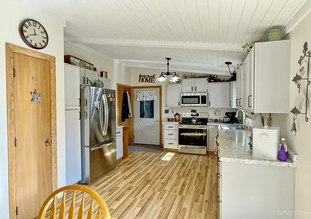 Photo 4 of Single family home for sale at 101 3rd Avenue, Norway, MI 49870 | MLS# 50186196 | Listing updated on 2025-09-13