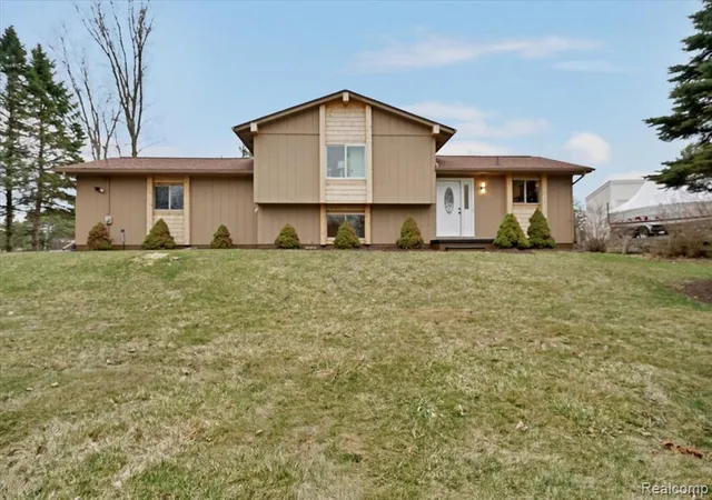 1st image of 1365 Thistleridge, Holly, MI 48442 | MLS# 61004265