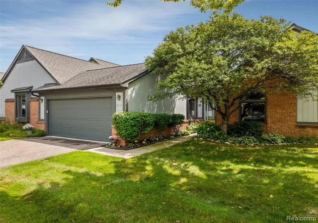 1st image of 2815 Lochmoor Blvd, Lake Orion, MI 48360 | MLS# 61019620