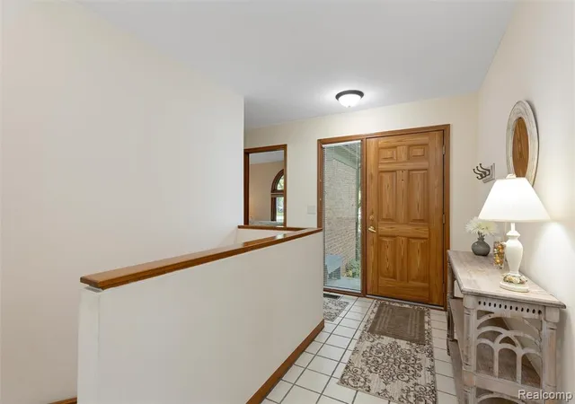 5th image of 2815 Lochmoor Blvd, Lake Orion, MI 48360 | MLS# 61019620