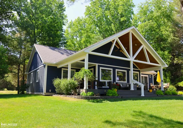 2nd image of 521 W River Ct, Gladwin, MI 48624 | MLS# 50210987