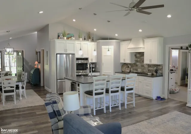 4th image of 521 W River Ct, Gladwin, MI 48624 | MLS# 50210987
